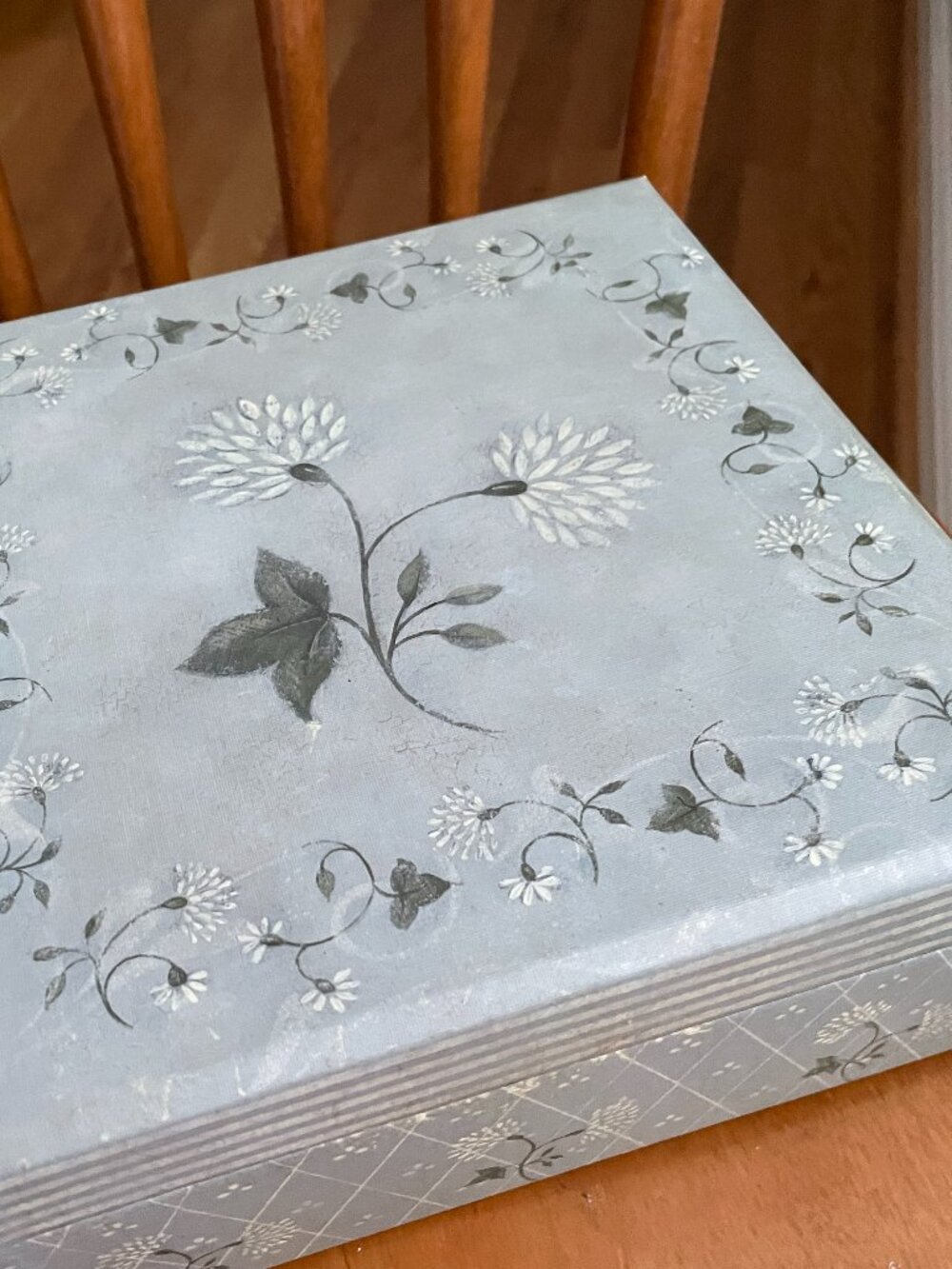Antique-style Jewelry Box